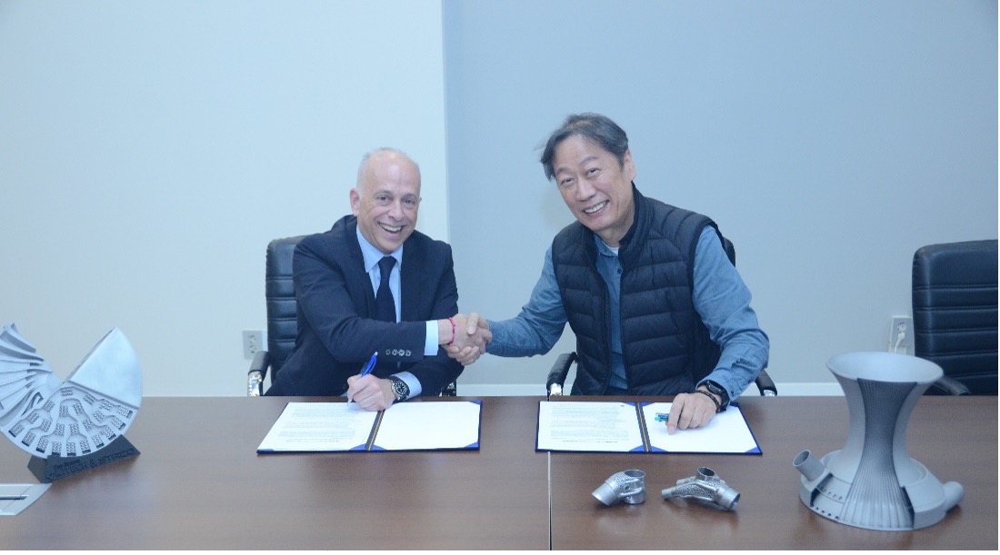 Colibrium Additive Alain Dupont, Chief Commercial Officer and Staco CEO Byun Sang-don are signing a business agreement